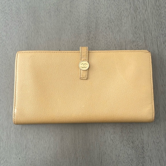 Chanel Vintage CC Button L-Yen Leather Wallet - Picture 1 of 16